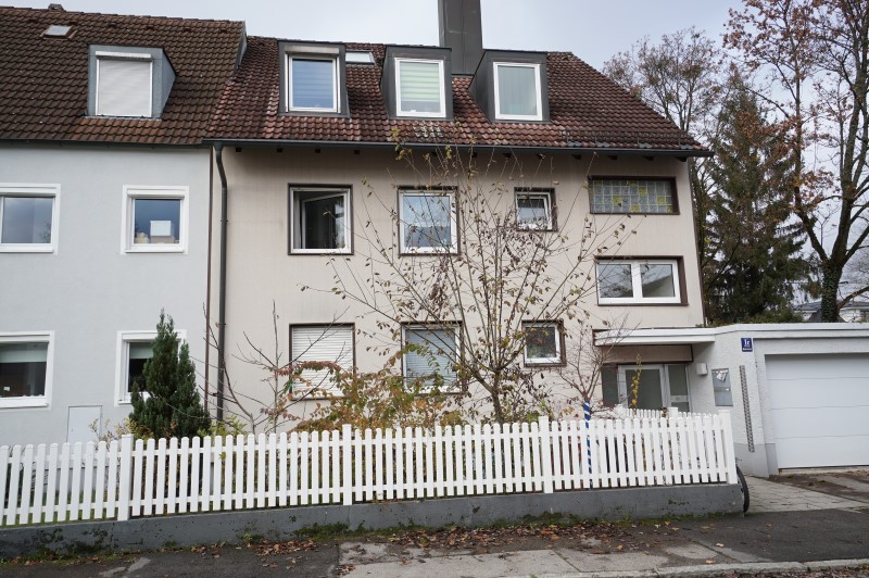 Vorderansicht Dreifamilienhaus in München-Großhadern (vermietet)