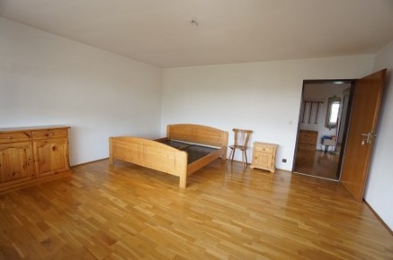 Schlafzimmeransicht - Zweifamilienhaus in Kirchheim-Heimstetten - mit zusätzlichem Baurecht